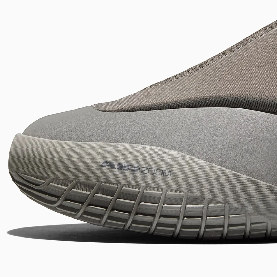 color:gray