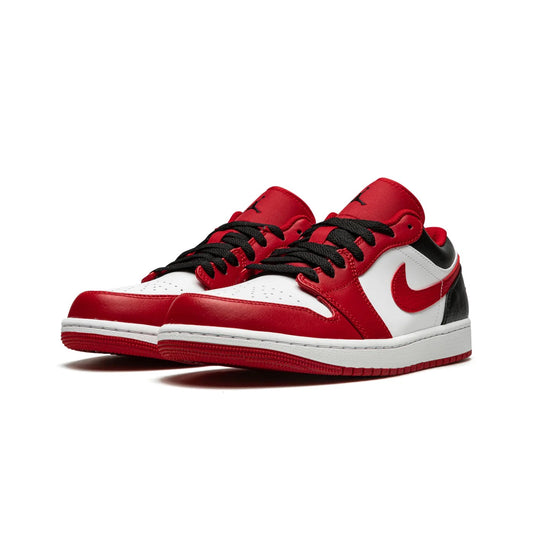 JORDAN 1 LOW BULLS